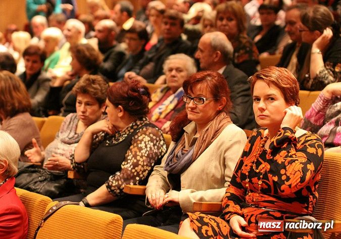 Zdjęcie w galerii na portalu naszraciborz.pl: Dieta cud - spektakl komediowy w Kuźni wiadomości z regionu