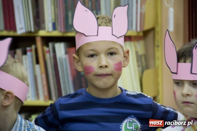 Zdjęcie w galerii na portalu naszraciborz.pl: W bibliotece fetowano urodziny Puchatka wiadomości z regionu