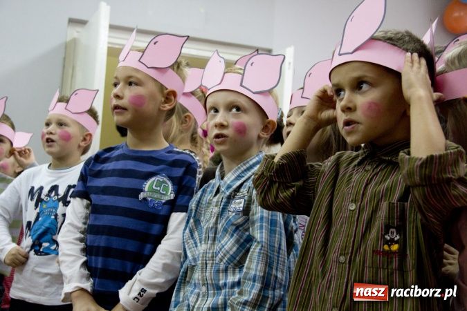 Zdjęcie w galerii na portalu naszraciborz.pl: W bibliotece fetowano urodziny Puchatka wiadomości z regionu