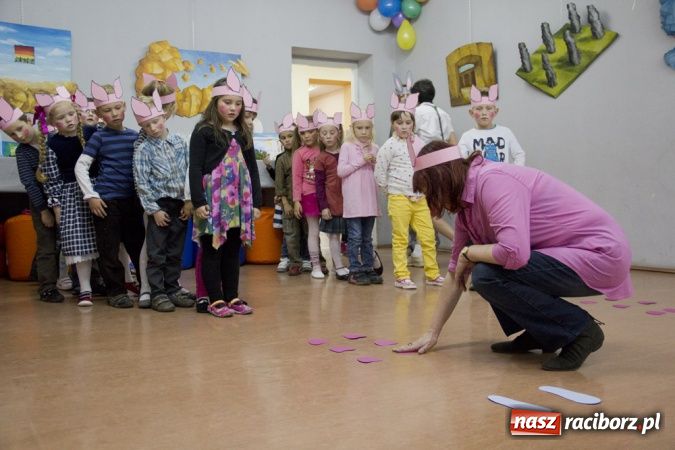 Zdjęcie w galerii na portalu naszraciborz.pl: W bibliotece fetowano urodziny Puchatka wiadomości z regionu