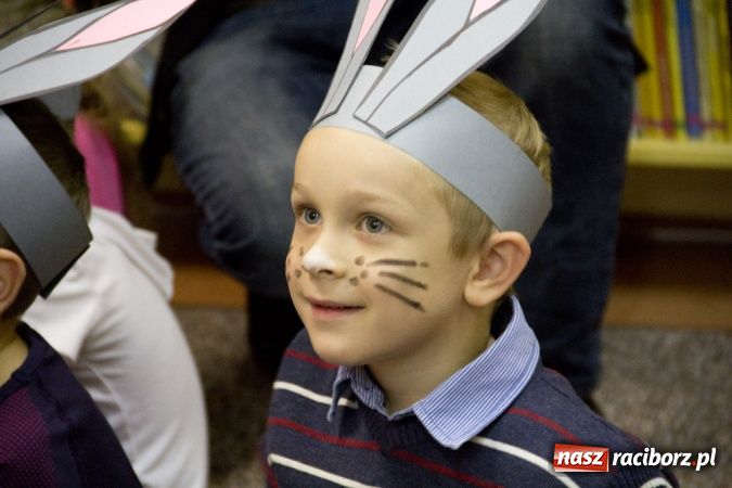 Zdjęcie w galerii na portalu naszraciborz.pl: W bibliotece fetowano urodziny Puchatka wiadomości z regionu