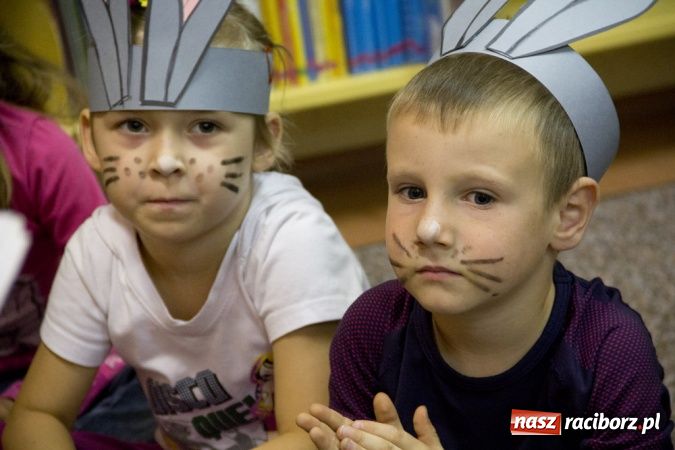 Zdjęcie w galerii na portalu naszraciborz.pl: W bibliotece fetowano urodziny Puchatka wiadomości z regionu