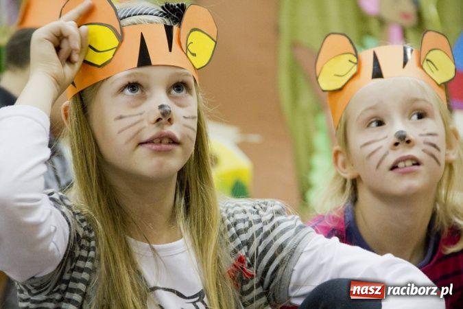 Zdjęcie w galerii na portalu naszraciborz.pl: W bibliotece fetowano urodziny Puchatka wiadomości z regionu