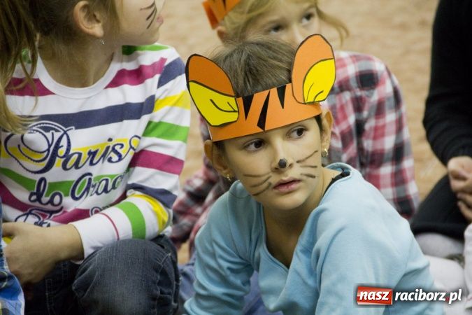 Zdjęcie w galerii na portalu naszraciborz.pl: W bibliotece fetowano urodziny Puchatka wiadomości z regionu