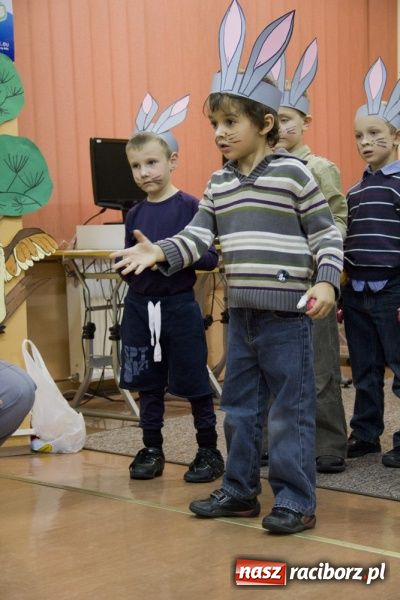 Zdjęcie w galerii na portalu naszraciborz.pl: W bibliotece fetowano urodziny Puchatka wiadomości z regionu