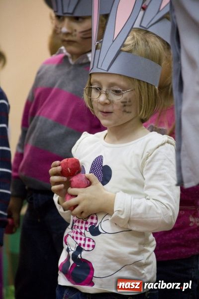 Zdjęcie w galerii na portalu naszraciborz.pl: W bibliotece fetowano urodziny Puchatka wiadomości z regionu