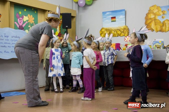 Zdjęcie w galerii na portalu naszraciborz.pl: W bibliotece fetowano urodziny Puchatka wiadomości z regionu