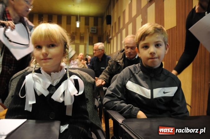 Zdjęcie w galerii na portalu naszraciborz.pl: Najmłodsi studenci rozpoczęli kształcenie wiadomości z regionu