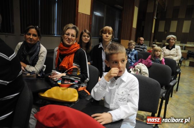 Zdjęcie w galerii na portalu naszraciborz.pl: Najmłodsi studenci rozpoczęli kształcenie wiadomości z regionu