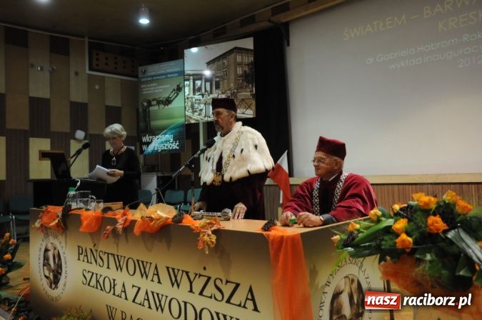 Zdjęcie w galerii na portalu naszraciborz.pl: Najmłodsi studenci rozpoczęli kształcenie wiadomości z regionu