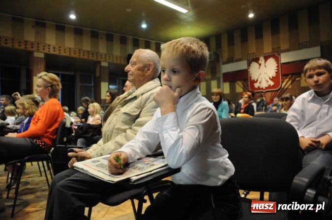 Zdjęcie w galerii na portalu naszraciborz.pl: Najmłodsi studenci rozpoczęli kształcenie wiadomości z regionu