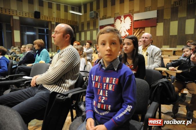 Zdjęcie w galerii na portalu naszraciborz.pl: Najmłodsi studenci rozpoczęli kształcenie wiadomości z regionu