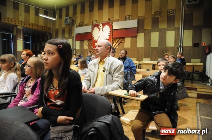 Zdjęcie w galerii na portalu naszraciborz.pl: Najmłodsi studenci rozpoczęli kształcenie wiadomości z regionu