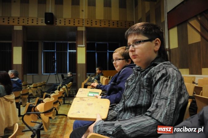 Zdjęcie w galerii na portalu naszraciborz.pl: Najmłodsi studenci rozpoczęli kształcenie wiadomości z regionu