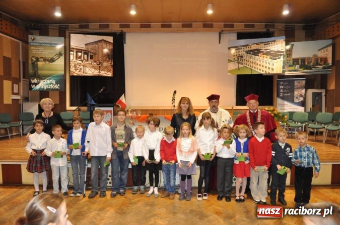 Zdjęcie w galerii na portalu naszraciborz.pl: Najmłodsi studenci rozpoczęli kształcenie wiadomości z regionu