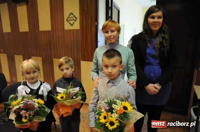 Zdjęcie w galerii na portalu naszraciborz.pl: Najmłodsi studenci rozpoczęli kształcenie wiadomości z regionu