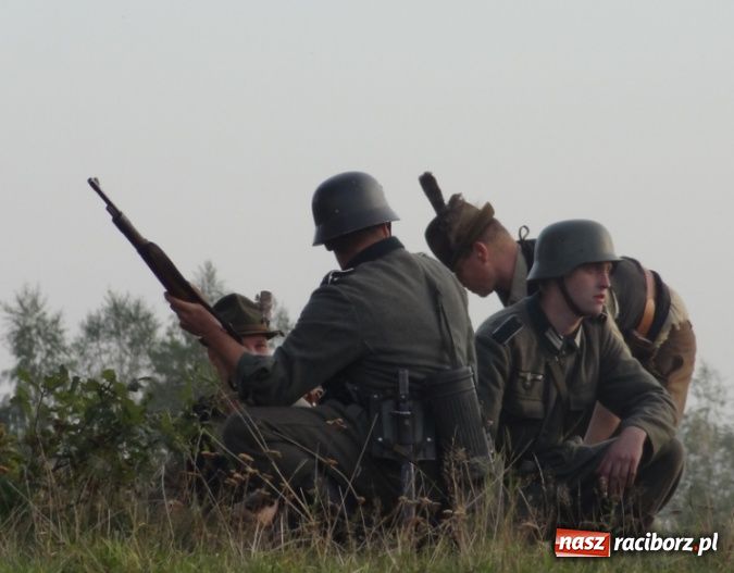 Zdjęcie w galerii na portalu naszraciborz.pl: Rok 1939. Wehrmacht zaatakował przy grobie bordynowskiej pani wiadomości z regionu