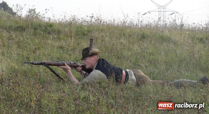 Zdjęcie w galerii na portalu naszraciborz.pl: Rok 1939. Wehrmacht zaatakował przy grobie bordynowskiej pani wiadomości z regionu