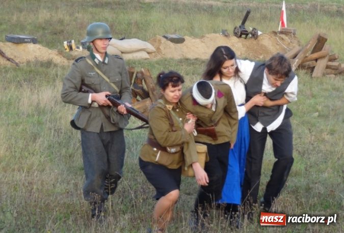 Zdjęcie w galerii na portalu naszraciborz.pl: Rok 1939. Wehrmacht zaatakował przy grobie bordynowskiej pani wiadomości z regionu