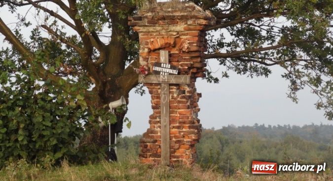 Zdjęcie w galerii na portalu naszraciborz.pl: Rok 1939. Wehrmacht zaatakował przy grobie bordynowskiej pani wiadomości z regionu