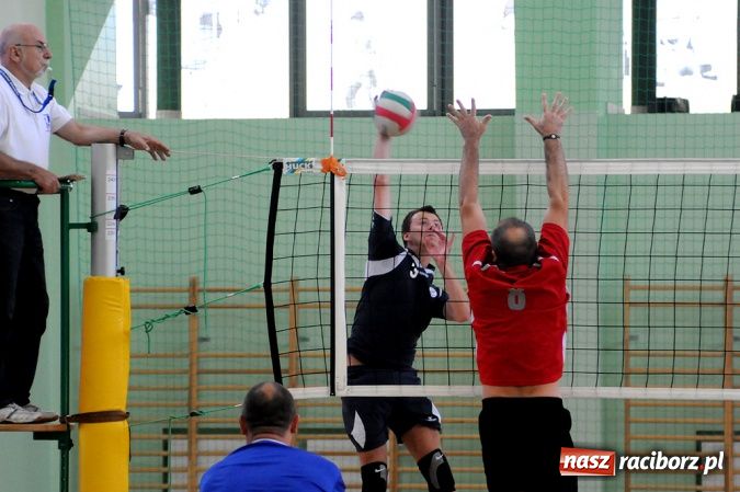 Zdjęcie w galerii na portalu naszraciborz.pl: Siatkarze świętowali 15-lecie amatorskiej ligi wiadomości z regionu