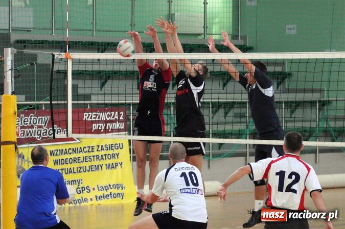 Zdjęcie w galerii na portalu naszraciborz.pl: Siatkarze świętowali 15-lecie amatorskiej ligi wiadomości z regionu