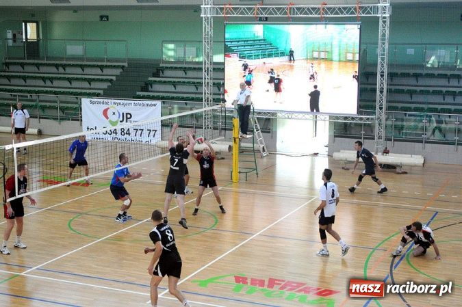 Zdjęcie w galerii na portalu naszraciborz.pl: Siatkarze świętowali 15-lecie amatorskiej ligi wiadomości z regionu