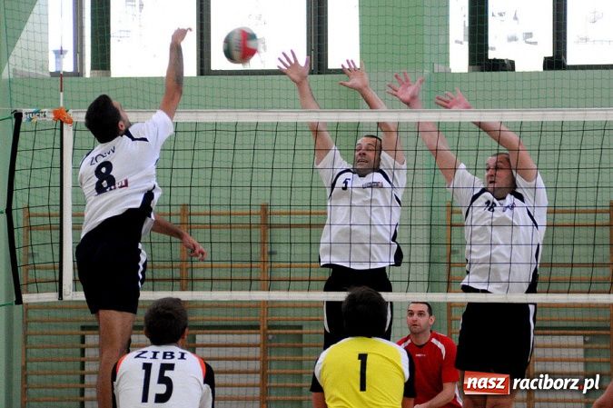 Zdjęcie w galerii na portalu naszraciborz.pl: Siatkarze świętowali 15-lecie amatorskiej ligi wiadomości z regionu