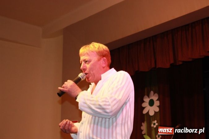 Zdjęcie w galerii na portalu naszraciborz.pl: Mirek Szołtysek i wesołe trio rozbawiali krzanowiczan wiadomości z regionu