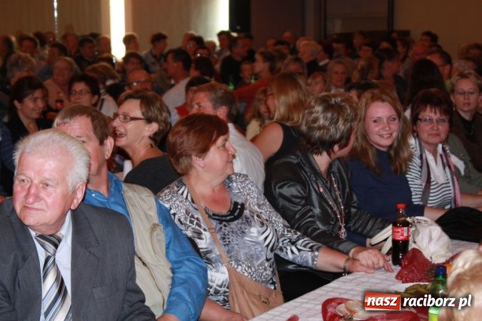 Zdjęcie w galerii na portalu naszraciborz.pl: Mirek Szołtysek i wesołe trio rozbawiali krzanowiczan wiadomości z regionu