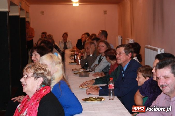 Zdjęcie w galerii na portalu naszraciborz.pl: Mirek Szołtysek i wesołe trio rozbawiali krzanowiczan wiadomości z regionu