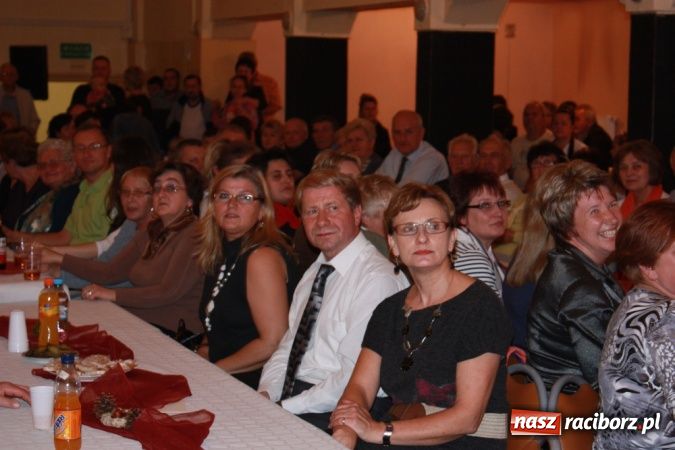 Zdjęcie w galerii na portalu naszraciborz.pl: Mirek Szołtysek i wesołe trio rozbawiali krzanowiczan wiadomości z regionu