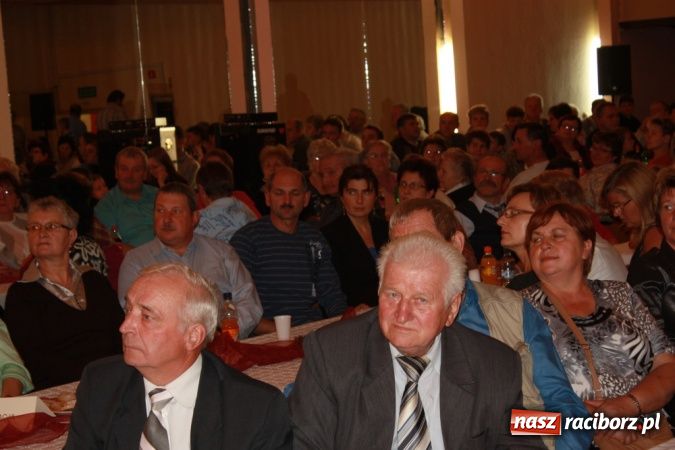 Zdjęcie w galerii na portalu naszraciborz.pl: Mirek Szołtysek i wesołe trio rozbawiali krzanowiczan wiadomości z regionu