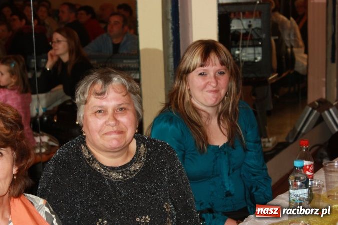 Zdjęcie w galerii na portalu naszraciborz.pl: Mirek Szołtysek i wesołe trio rozbawiali krzanowiczan wiadomości z regionu