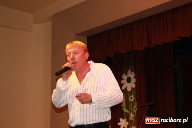 Zdjęcie w galerii na portalu naszraciborz.pl: Mirek Szołtysek i wesołe trio rozbawiali krzanowiczan wiadomości z regionu