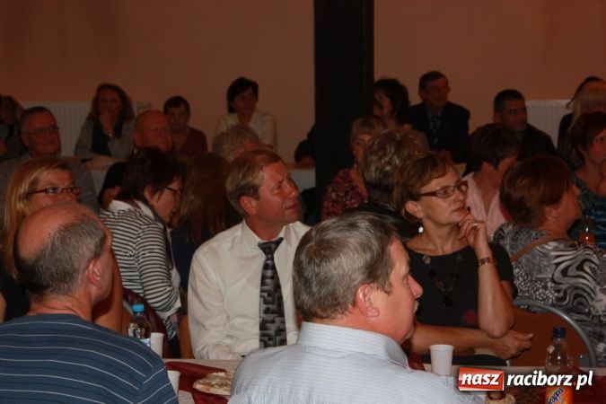 Zdjęcie w galerii na portalu naszraciborz.pl: Mirek Szołtysek i wesołe trio rozbawiali krzanowiczan wiadomości z regionu