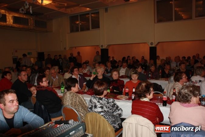 Zdjęcie w galerii na portalu naszraciborz.pl: Mirek Szołtysek i wesołe trio rozbawiali krzanowiczan wiadomości z regionu