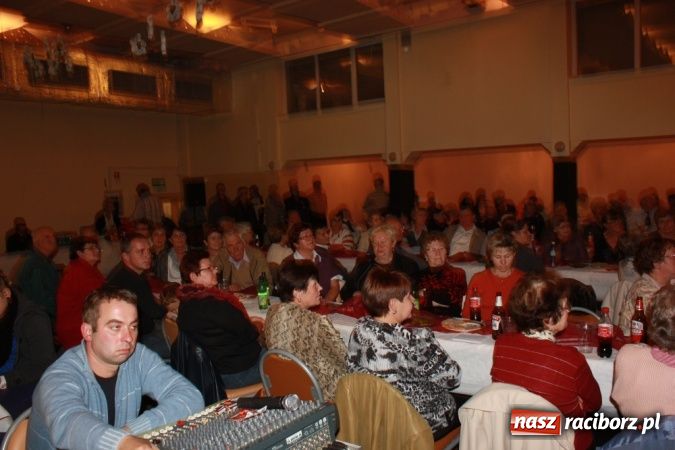 Zdjęcie w galerii na portalu naszraciborz.pl: Mirek Szołtysek i wesołe trio rozbawiali krzanowiczan wiadomości z regionu