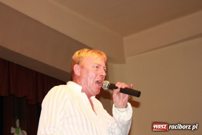 Zdjęcie w galerii na portalu naszraciborz.pl: Mirek Szołtysek i wesołe trio rozbawiali krzanowiczan wiadomości z regionu