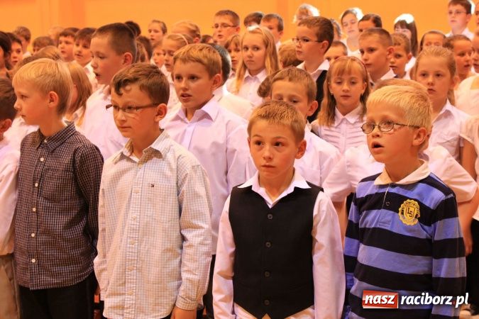 Zdjęcie w galerii na portalu naszraciborz.pl: Naukę buduje się z faktów, tak jak dom buduje się z cegieł wiadomości z regionu