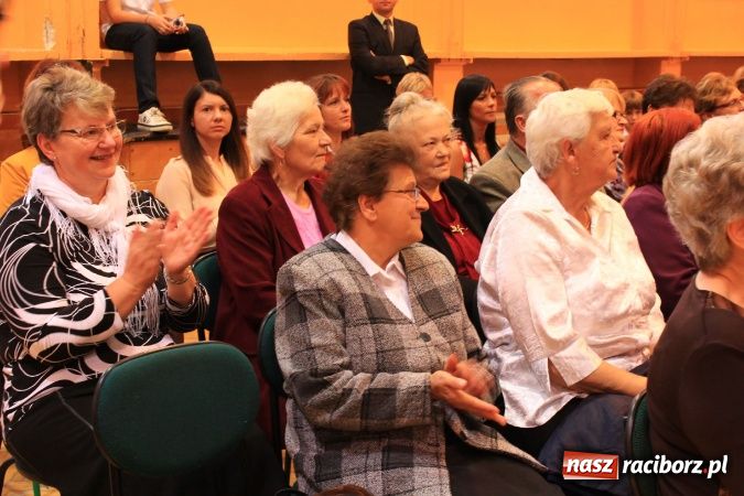 Zdjęcie w galerii na portalu naszraciborz.pl: Naukę buduje się z faktów, tak jak dom buduje się z cegieł wiadomości z regionu