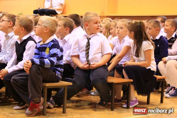 Zdjęcie w galerii na portalu naszraciborz.pl: Naukę buduje się z faktów, tak jak dom buduje się z cegieł wiadomości z regionu