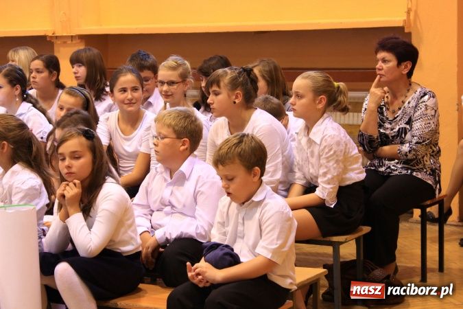 Zdjęcie w galerii na portalu naszraciborz.pl: Naukę buduje się z faktów, tak jak dom buduje się z cegieł wiadomości z regionu