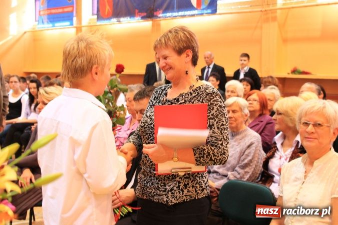 Zdjęcie w galerii na portalu naszraciborz.pl: Naukę buduje się z faktów, tak jak dom buduje się z cegieł wiadomości z regionu