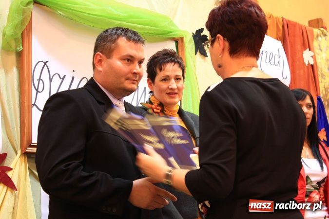 Zdjęcie w galerii na portalu naszraciborz.pl: Naukę buduje się z faktów, tak jak dom buduje się z cegieł wiadomości z regionu