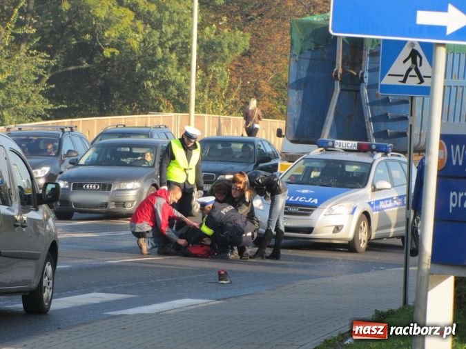 Zdjęcie w galerii na portalu naszraciborz.pl: Brawurowa jazda i nadmierna prędkość. Pirat drogowy potrącił pieszego! wiadomości z regionu