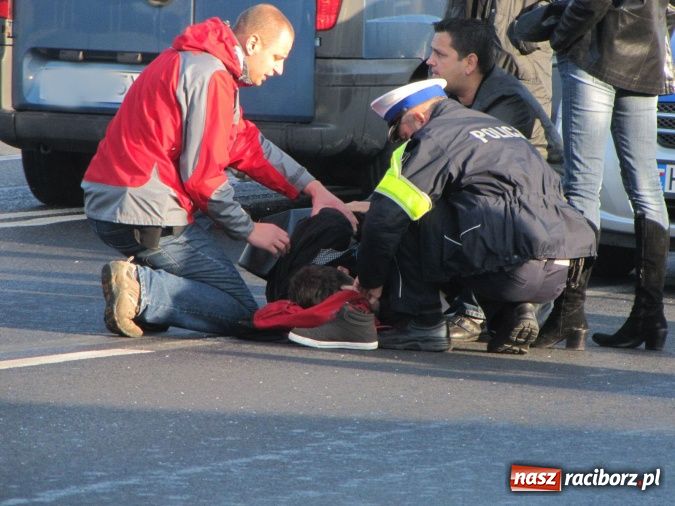 Zdjęcie w galerii na portalu naszraciborz.pl: Brawurowa jazda i nadmierna prędkość. Pirat drogowy potrącił pieszego! wiadomości z regionu