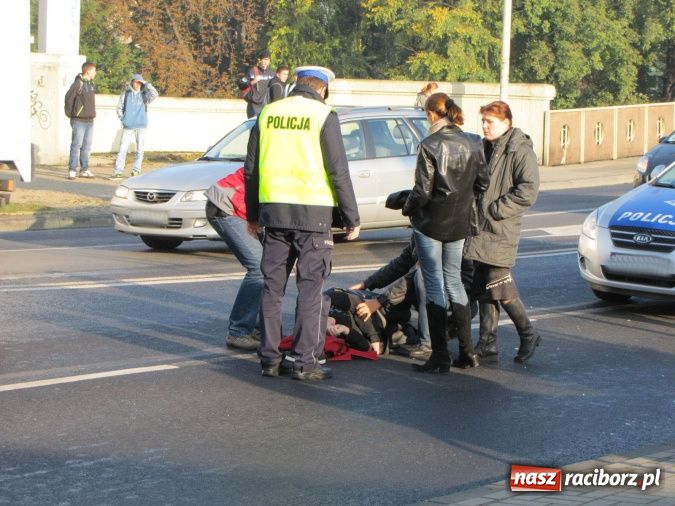 Zdjęcie w galerii na portalu naszraciborz.pl: Brawurowa jazda i nadmierna prędkość. Pirat drogowy potrącił pieszego! wiadomości z regionu