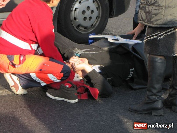 Zdjęcie w galerii na portalu naszraciborz.pl: Brawurowa jazda i nadmierna prędkość. Pirat drogowy potrącił pieszego! wiadomości z regionu