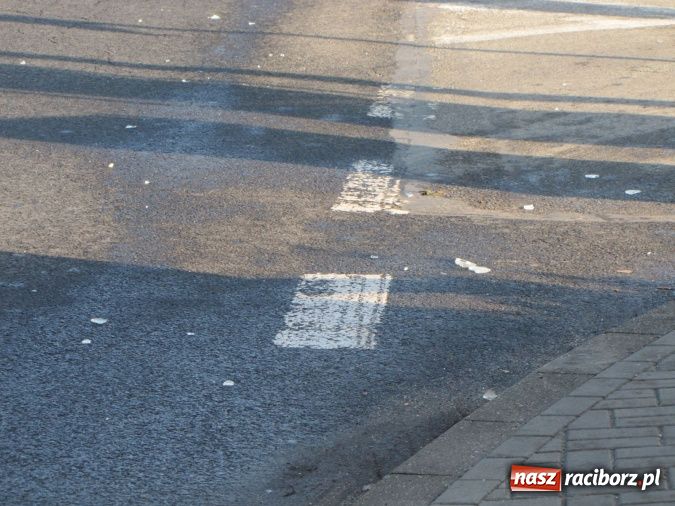 Zdjęcie w galerii na portalu naszraciborz.pl: Brawurowa jazda i nadmierna prędkość. Pirat drogowy potrącił pieszego! wiadomości z regionu